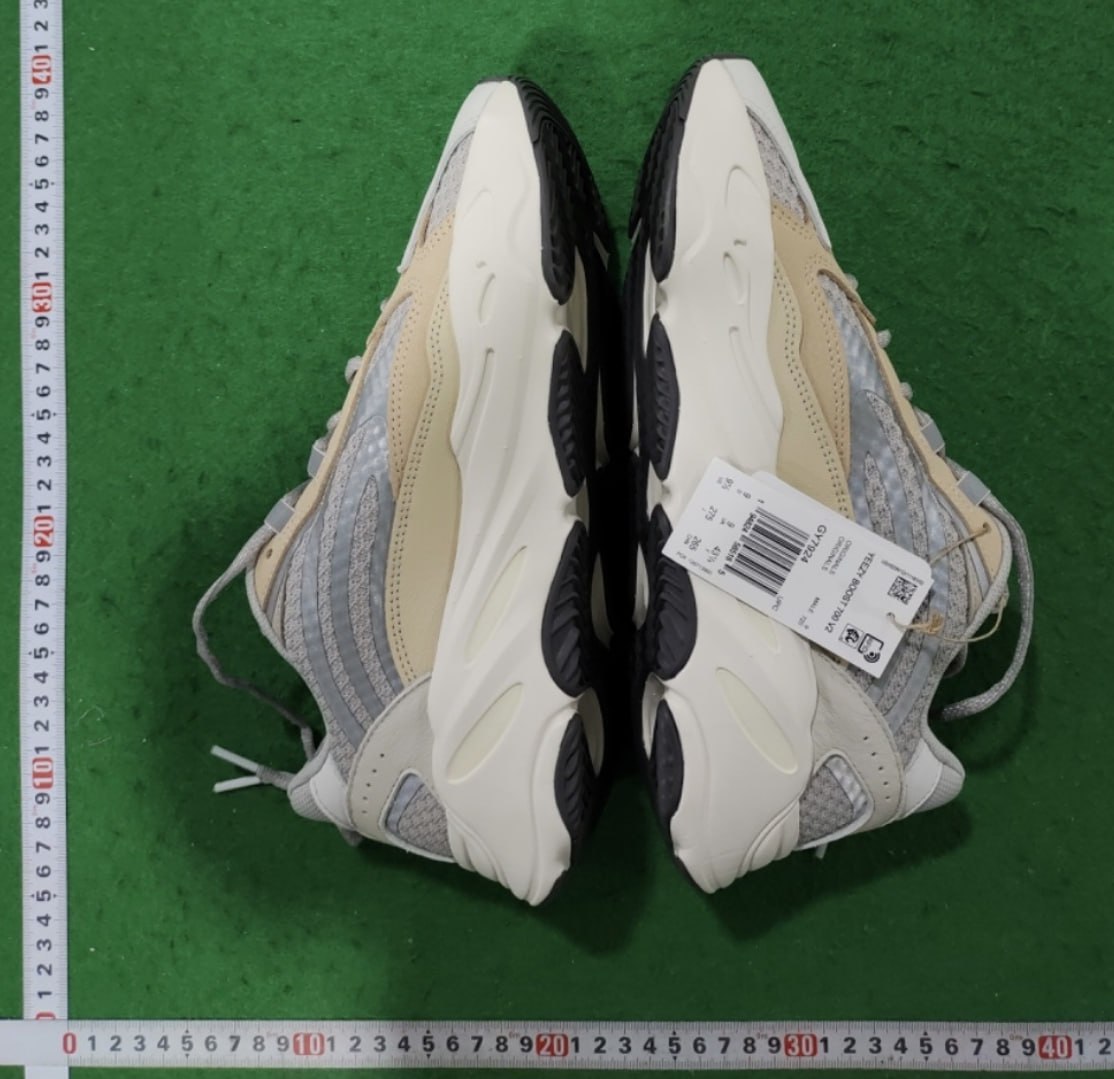 Yeezy Boost 700  -2