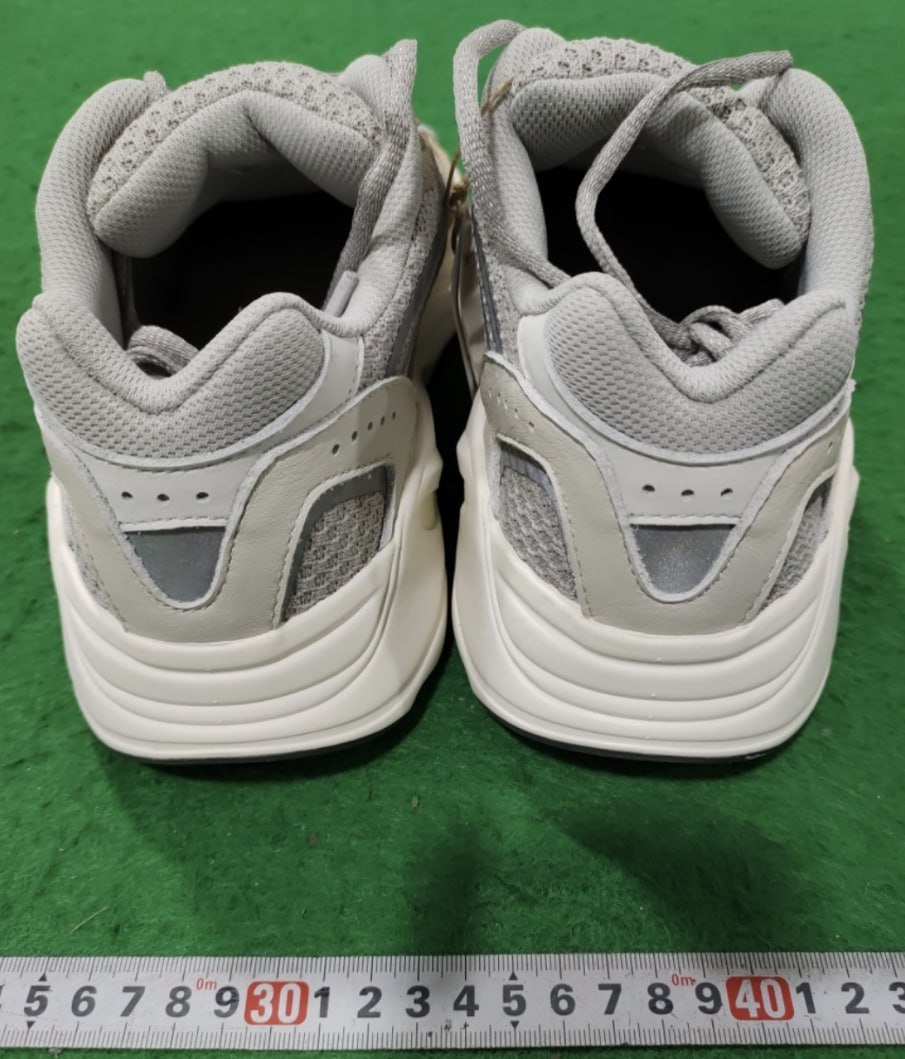 Yeezy Boost 700  -4