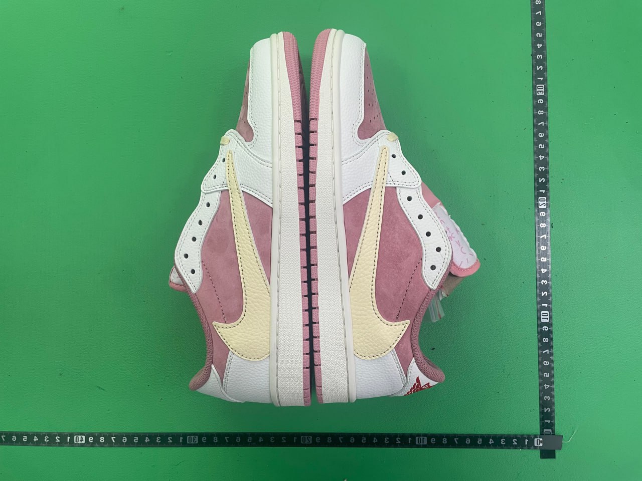 Air Jordan 1 Low x Travis Scott  -3