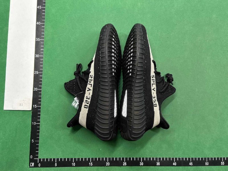 Yeezy 350 and Yeezy slippers -2